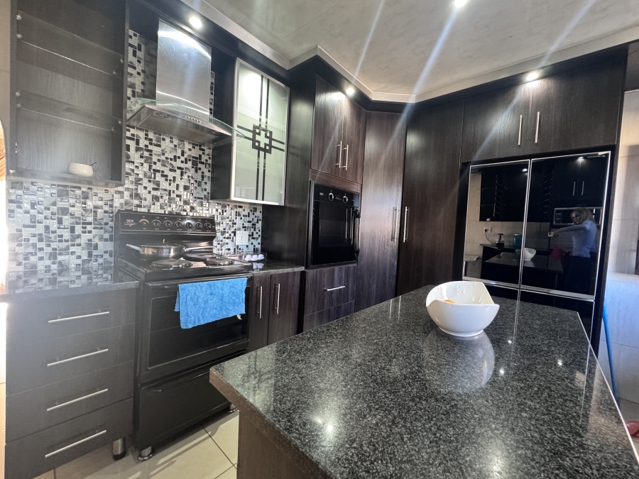 3 Bedroom Property for Sale in Kanana North West